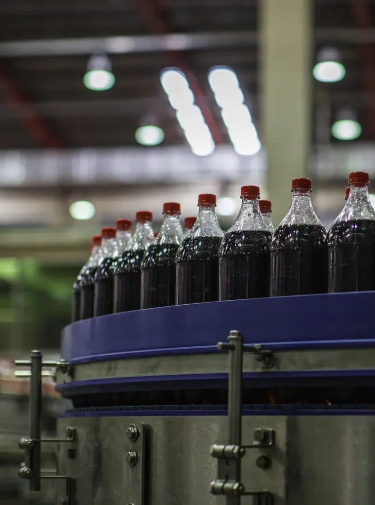 Líneas de Producción de Bebidas Personalizadas Diseño personalizado para líneas de producción de bebidas según necesidades industriales
