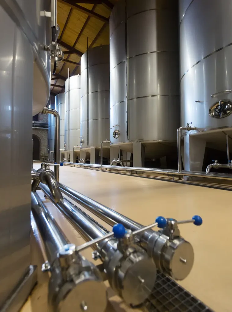 Soluciones para Líneas de Producción de Bebidas Soluciones industriales para optimizar líneas de producción de bebidas